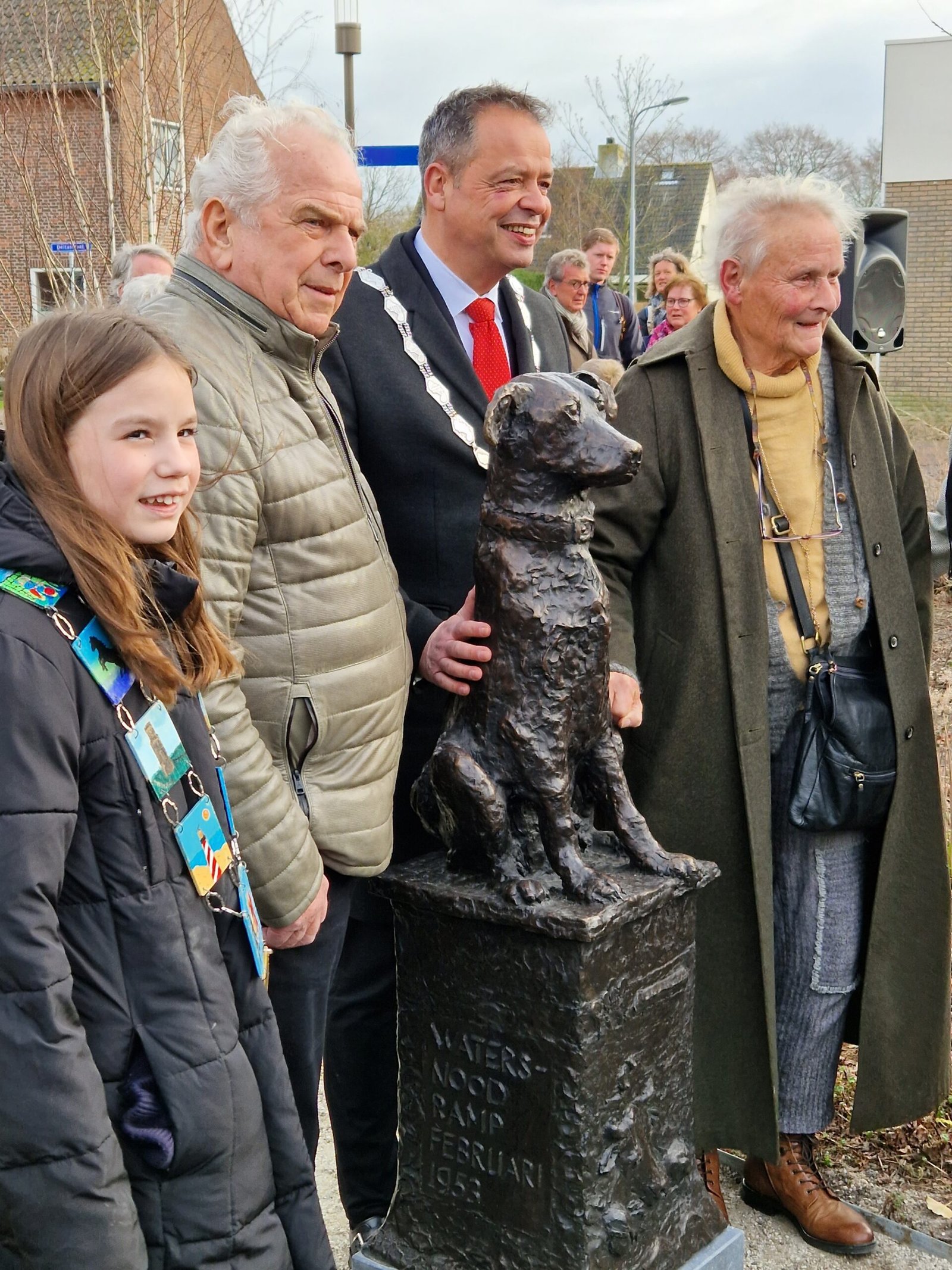 Onthulling standbeeld hondje Bläsz